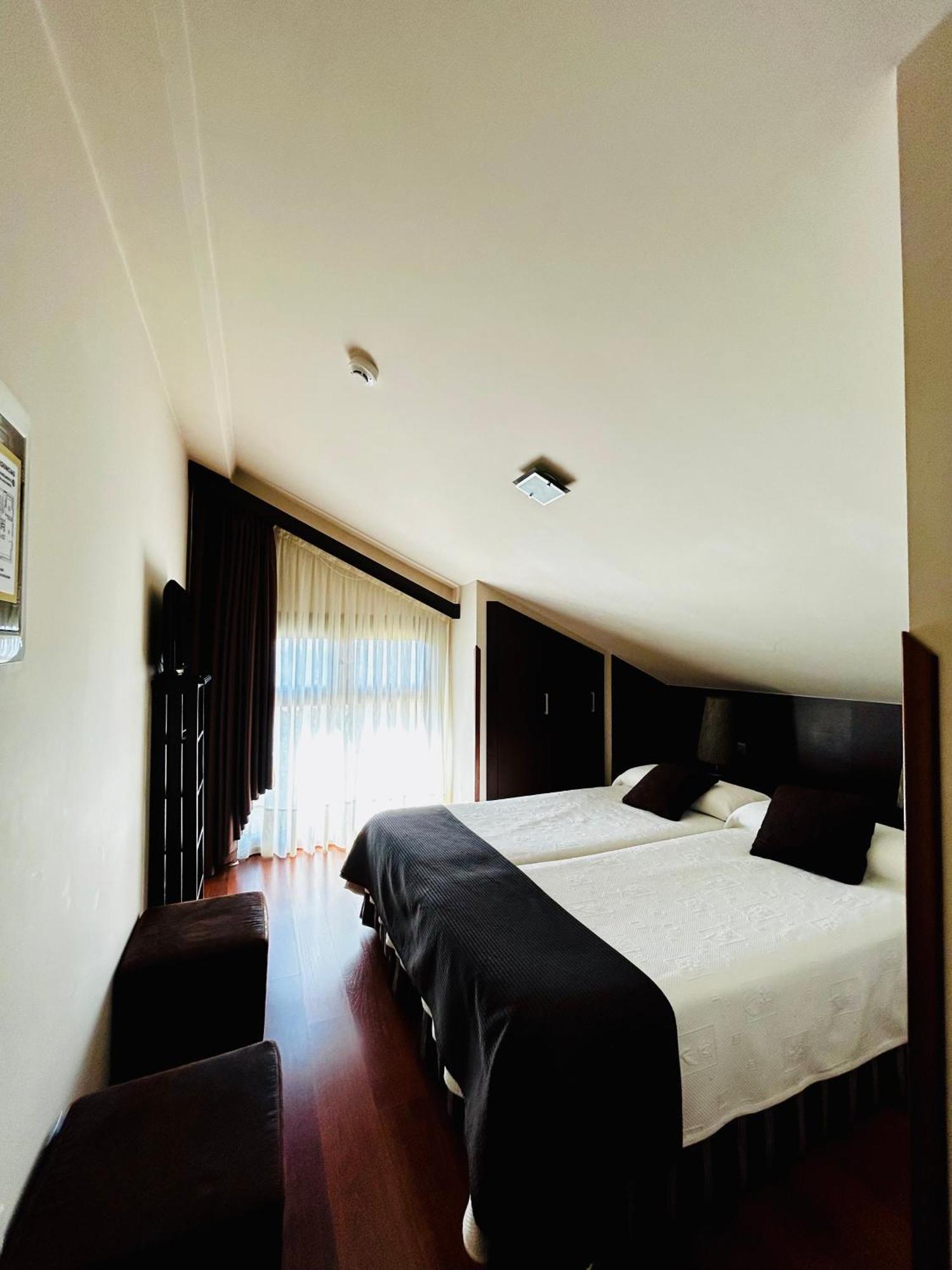 Apartamentos Rurales L'Arquera Llanes Eksteriør billede