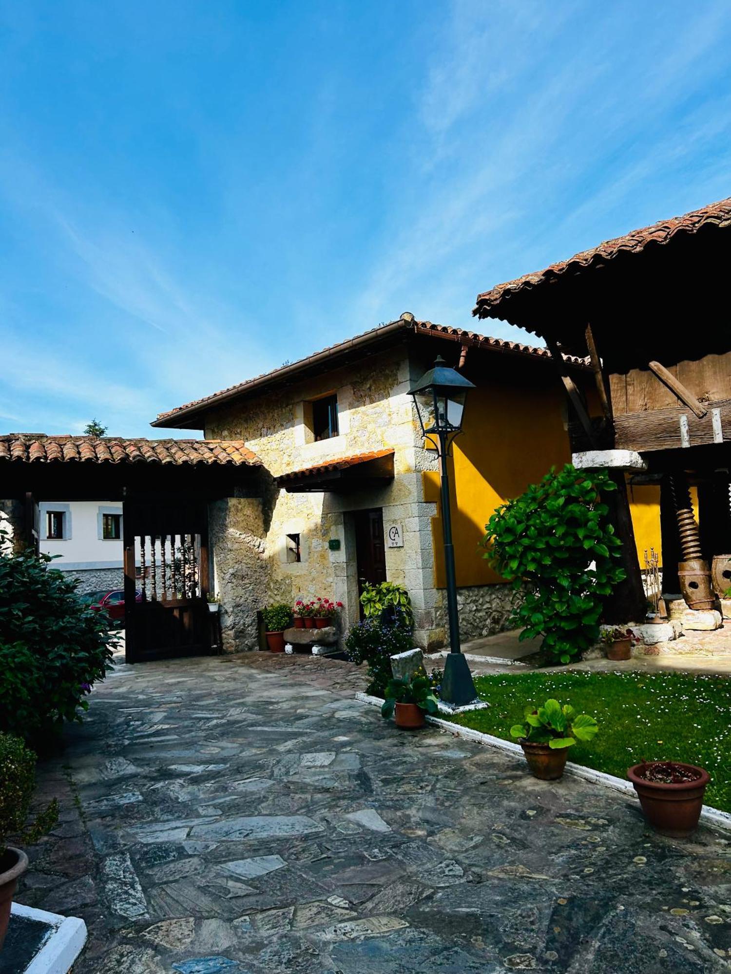 Apartamentos Rurales L'Arquera Llanes Eksteriør billede