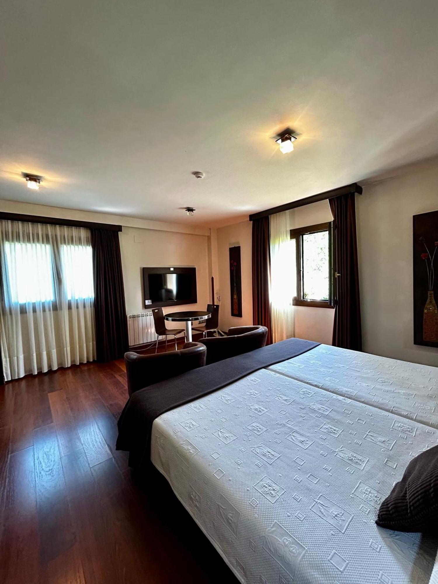 Apartamentos Rurales L'Arquera Llanes Eksteriør billede
